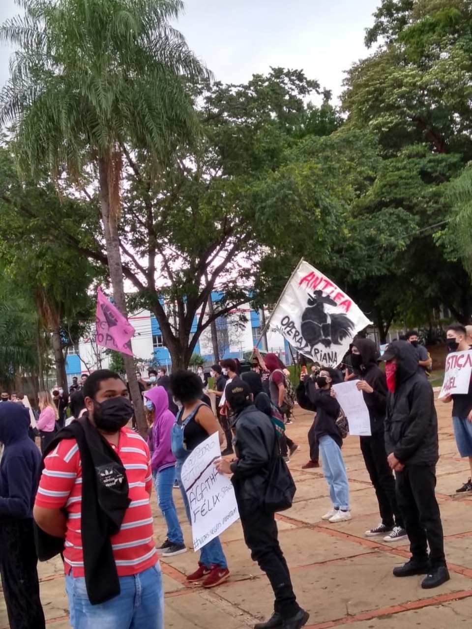 Manifestantes vão a Praça do Rádio e pedem fim da violência contra negros e indígenas