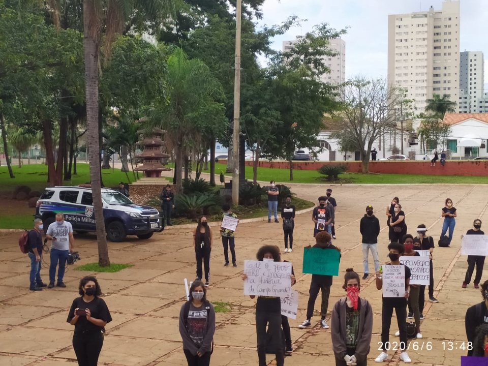 Manifestantes vão a Praça do Rádio e pedem fim da violência contra negros e indígenas