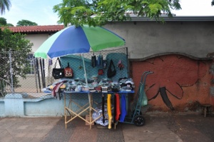 Legalizados há 7 meses, vendedores ambulantes tomam ruas da Capital