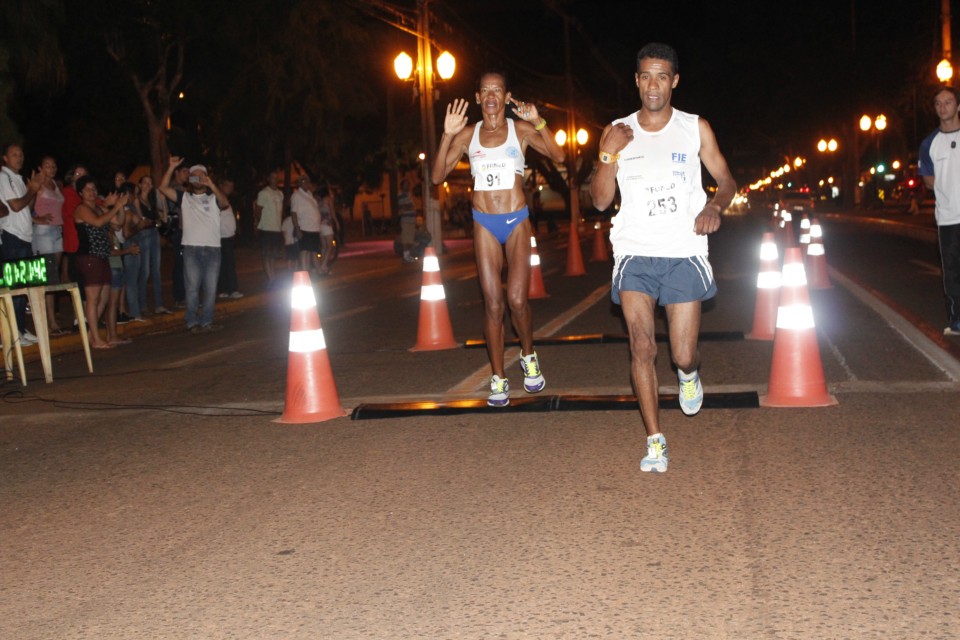 Baiana e paulista vencem 2ª meia maratona Baiana e paulista vencem 2ª meia maratona