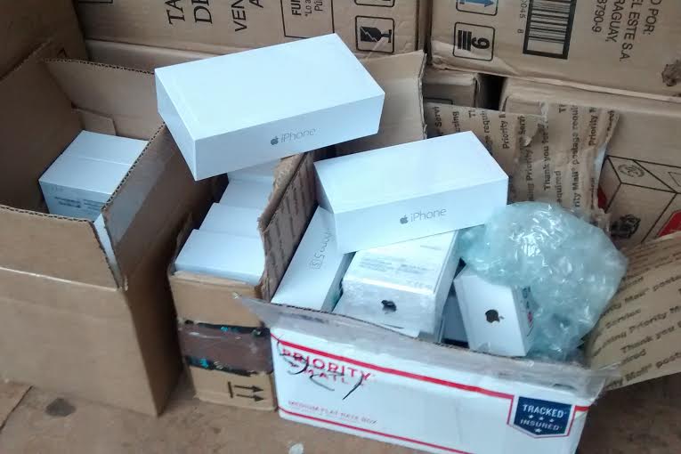Polícia faz apreensão milionária de produtos contrabandeados