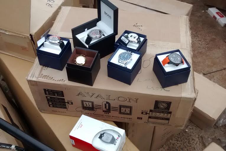 Polícia faz apreensão milionária de produtos contrabandeados