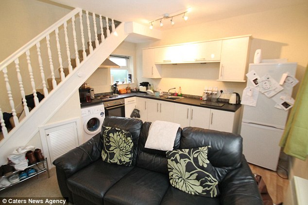 Conheça a menor casa isolada da Grã-Bretanha, que possui 17 metros quadrados e custa mais de 400 mil reais