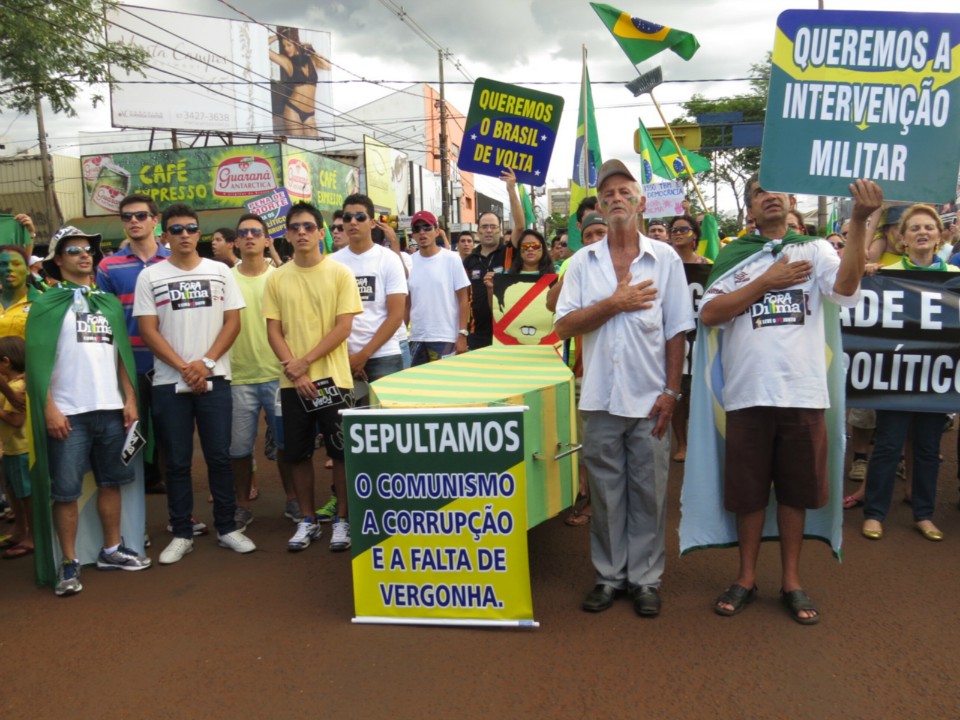 Seis mil manifestam em Dourados por impeachment