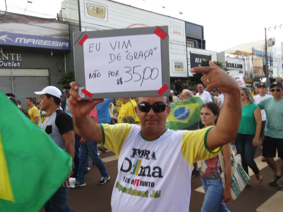 Seis mil manifestam em Dourados por impeachment
