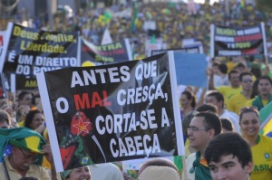 Adesão cresce no Jardim dos Estados e protesto atinge 32 mil pessoas