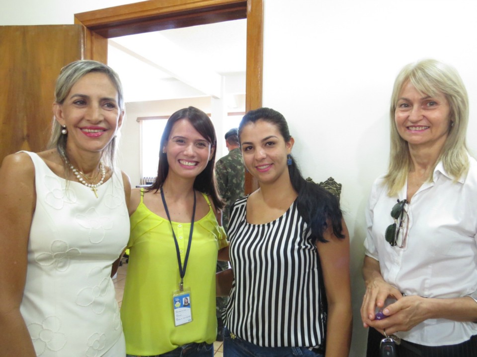Autoridades participam de lançamento de blindado em Dourados