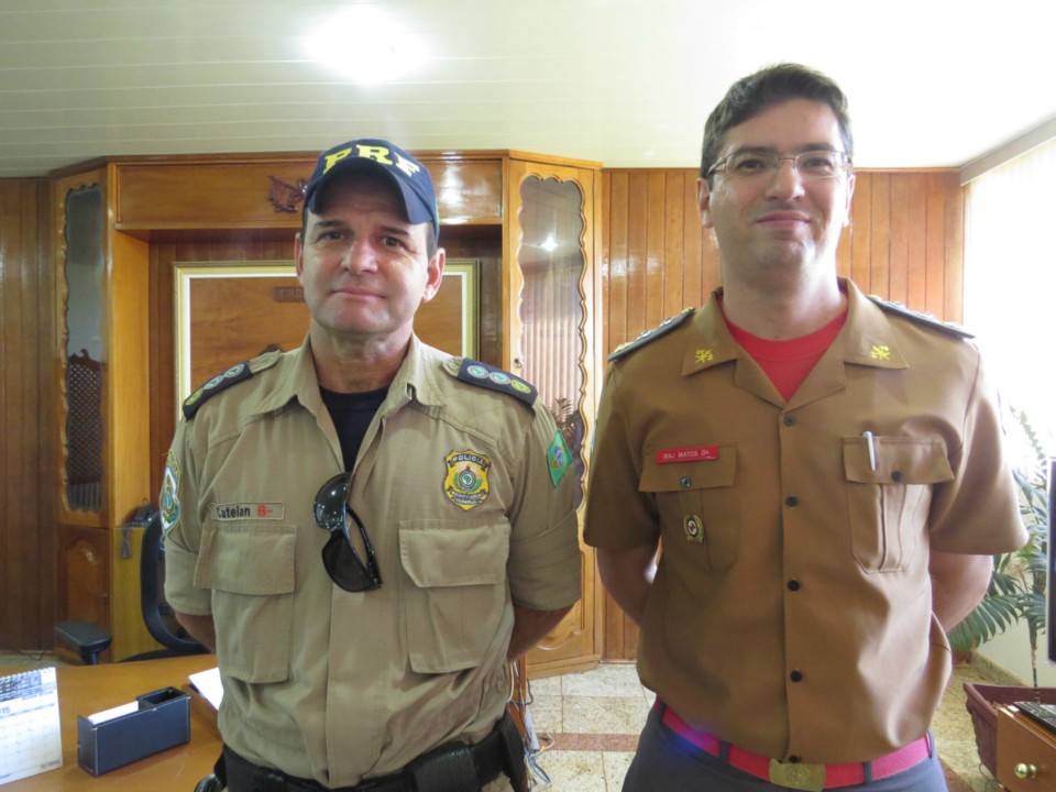 Autoridades participam de lançamento de blindado em Dourados