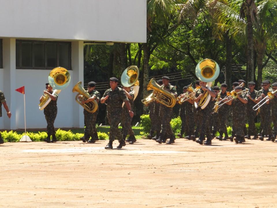 Autoridades participam de lançamento de blindado em Dourados