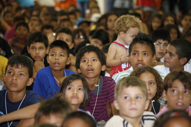 Primeira-dama realiza confraternização de páscoa para quase 2 mil crianças