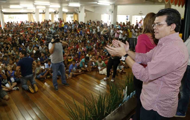 Primeira-dama realiza confraternização de páscoa para quase 2 mil crianças