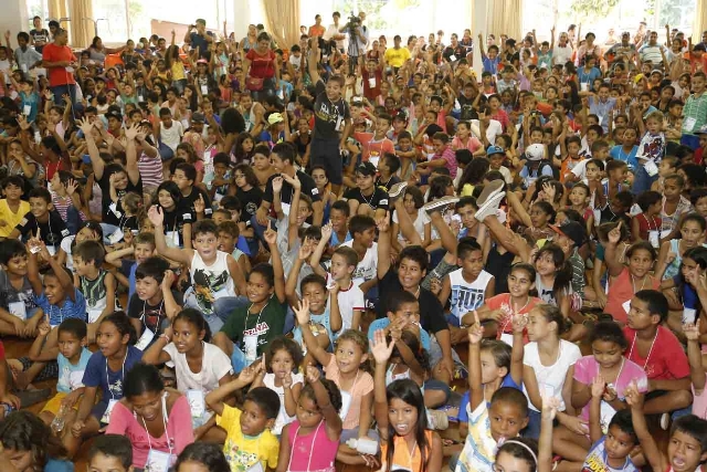 Primeira-dama realiza confraternização de páscoa para quase 2 mil crianças