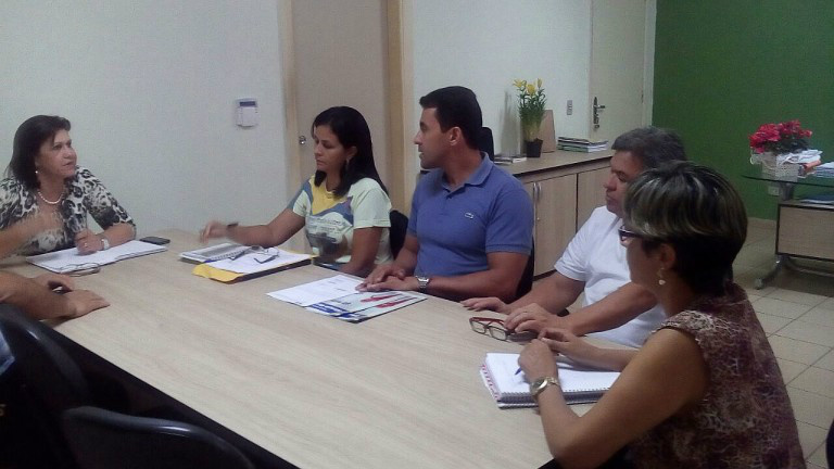 Secretária destaca parceria para fortalecer e valorizar profissionais Secretária destaca parceria para fortalecer e valorizar profissionais