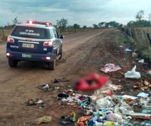 Corpo foi encontrado em meio ao lixo - Whatsapp