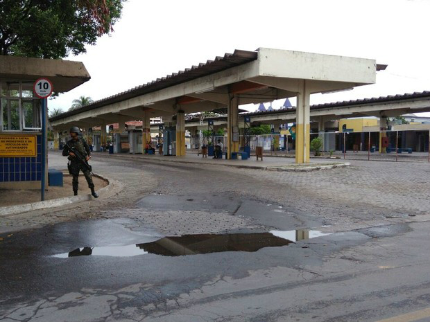 Ônibus estão sendo recolhidos para as garagens na Grande Vitória 
(Foto: Diony Silva/ A Gazeta)
