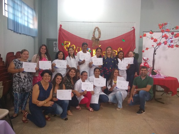 Alunas do curso de pedicure e manicure recebem certificados Alunas do curso de pedicure e manicure recebem certificados