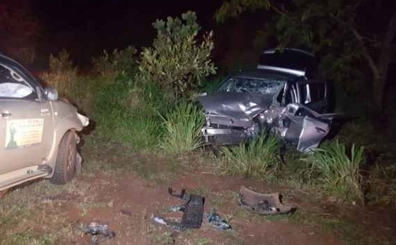 Acidente entre Hilux e Sandero na BR-163 deixa dois feridos