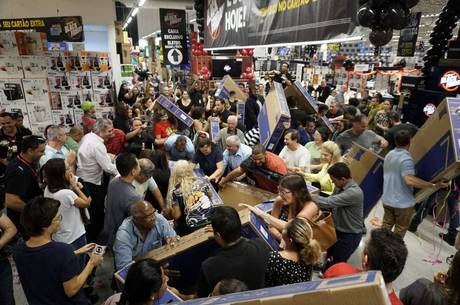 Governo e empresários planejam campanha para estimular economia Governo tenta reeditar sucesso da Black Friday
Cris Faga/Estadão Conteúdo