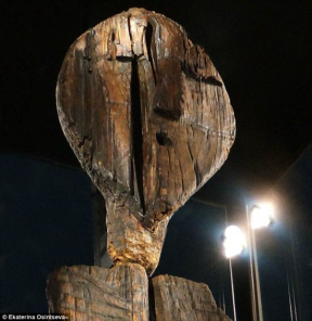 Uma estátua de madeira impressionante, encontrada em uma turfeira russa, há 125 anos, foi datada como tendo 11 mil anos de existência, após nova análise.