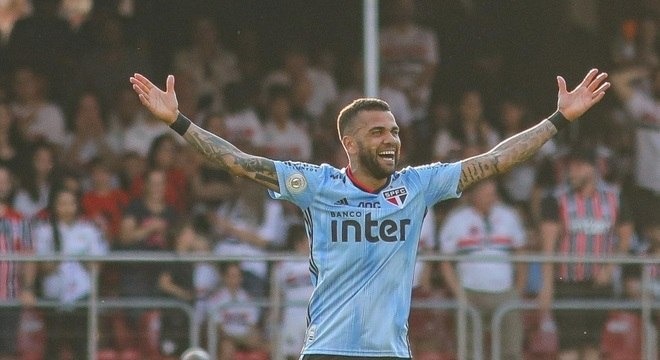 Daniel Alves anota gol na estreia e São Paulo vence o Ceará Daniel Alves brilhou na estreia pelo São Paulo
MARCELLO FIM//ESTADÃO CONTEÚDO