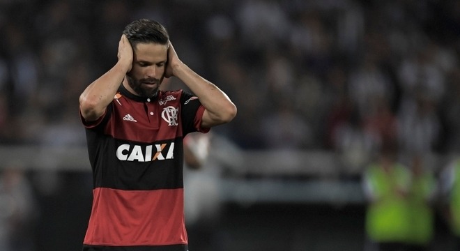 Diego lamenta cobrança de falta que parou na trave de Gatito
Jorge Rodrigues/Estadão Conteúdo