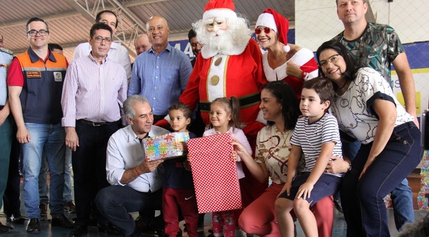 Campanha vai presentear crianças de 75 instituições com 15 mil brinquedos Campanha vai presentear crianças de 75 instituições com 15 mil brinquedos