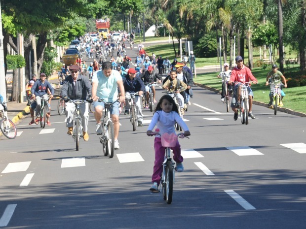 No Dia do Ciclista, campanha alerta sobre uso seguro da bicicleta Passeio ciclístico na Av. Afonso Pena. Aliny Mary Dias/G1MS