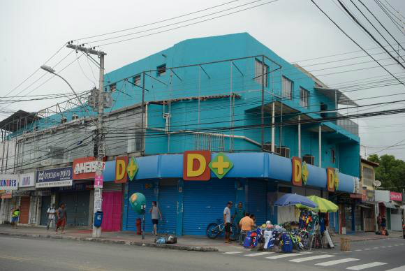 Parte do comércio permanece fechada em Vitória Tânia Rêgo/Agência Brasil