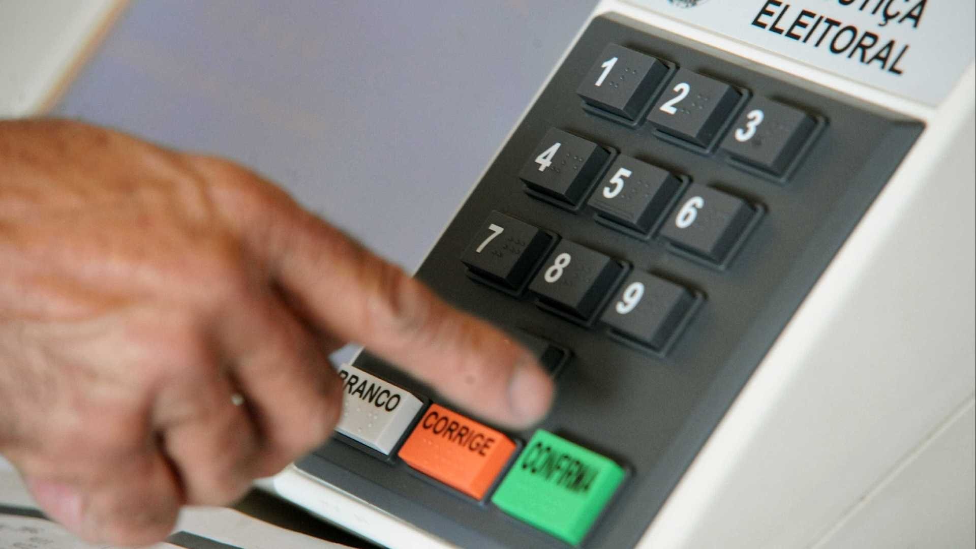 Eleitores de Caarapó vão escolher novo prefeito neste domingo Eleitores de Caarapó vão escolher novo prefeito neste domingo