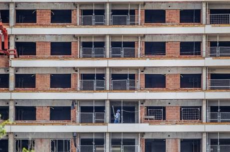 Presidente da Caixa ameaça reduzir crédito para habitação Caixa precisa de dinheiro do FGTS
Marcus Leoni/Folhapress