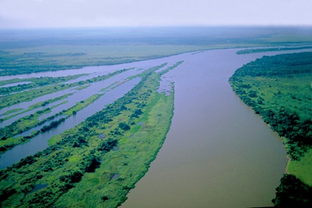 Busca por piloto de barco que virou no rio Paraguai serão retomadas nesta terça