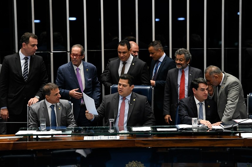 Senado aprova transferência do Coaf ao Banco Central O presidente do Senado, Davi Alcolumbre (C), e senadores na sessão desta terça-feira. Edilson Rodrigues/Agência Senado