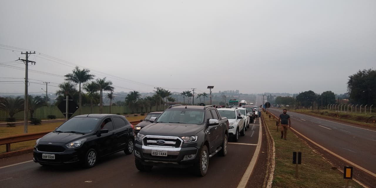 Pais de alunos fecham rodovia por falta de transporte escolar Cido Costa. Ddos Agora
