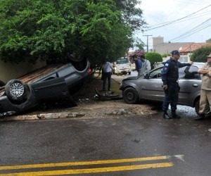 Apesar do susto, motorista não se machucou - Valdenir Rezende