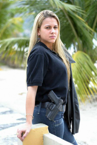 Foto de Luciana feita há dez anos, para reportagem sobre policiais femininas Foto: Luis Alvarenga / Arquivo