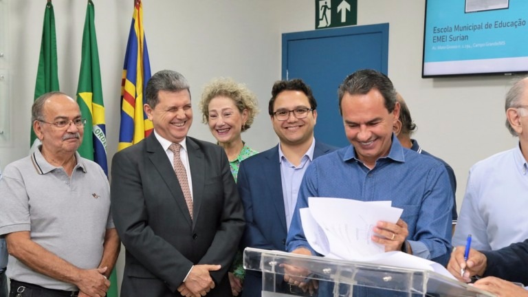 Prefeitura formaliza transferência e antigo Clube Suriam será transformado em escola infantil Divulgação