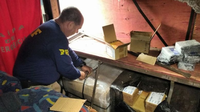 Contrabando de eletrônicos avaliado em R$ 1 milhão é apreendido em ônibus