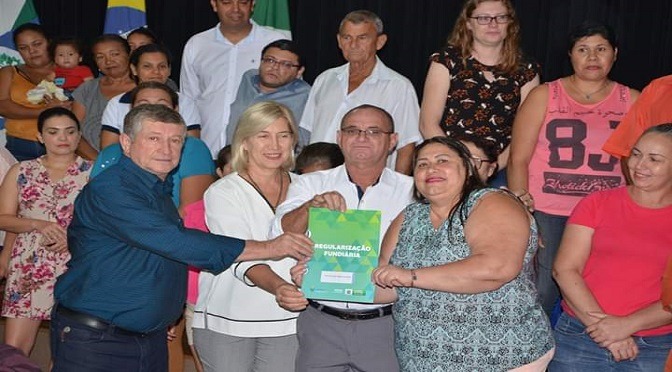 Em outubro, 45 famílias de Jateí receberam títulos de propriedade. 
