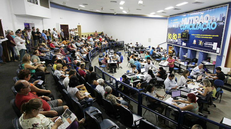 Prazo para pagamento do IPTU e REFIS termina nesta sexta-feira Prazo para pagamento do IPTU e REFIS termina nesta sexta-feira