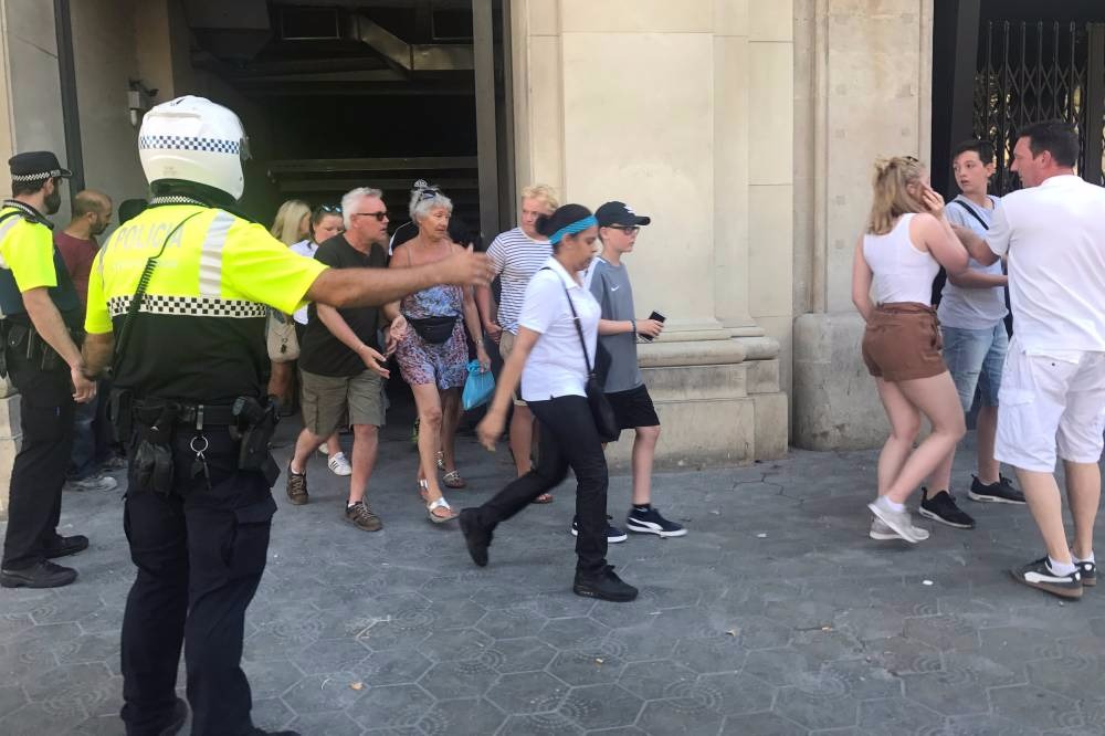 Morre suspeito que atacou policial ao fugir de Barcelona Ataque em Barcelona (Ana Jimenez/La Vanguardia/Reuters)
