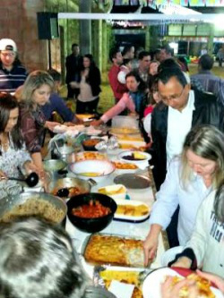 Cardápio incluiu comida típica e 'crentão' 
(Foto: Rafael Rezende / Arquivo Pessoal)