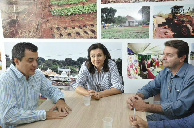 Silas Zanata pede melhorias nas estradas rurais de Dourados Silas se reúne com Délia e Landimark e intercede para que estradas rurais fiquem em condições ideais para o escoamento da produção do campo