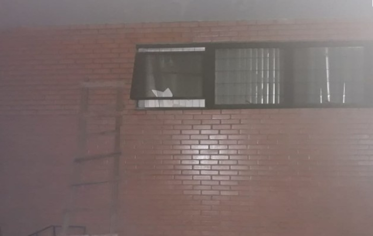 Pelo menos dois criminosos participaram da tentativa de furto. . idest