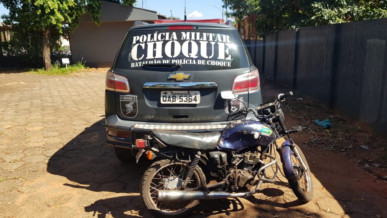 Trio é preso pelo Choque por roubo e receptação de moto na Capital