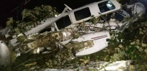 Avião caiu e duas pessoas morreram
