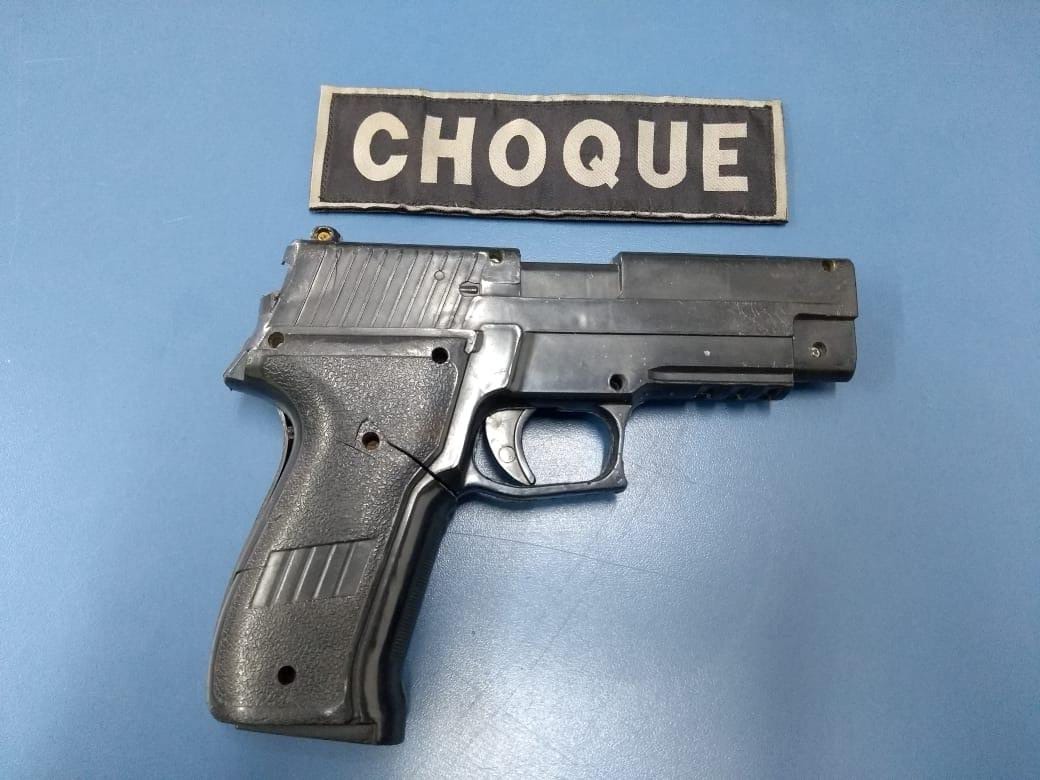 Trio é preso pelo Choque por roubo e receptação de moto na Capital