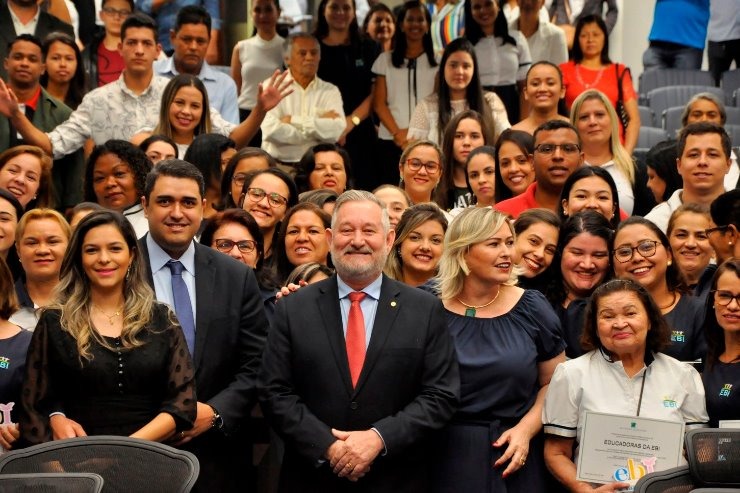 A solenidade, proposta pelo deputado estadual Antônio Vaz, reuniu vários membros da Igreja Universal do Reino de Deus. Luciana Nassar