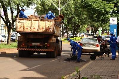 Semsur e Obras retomam tapa-buraco em várias regiões Semsur e Obras retomam tapa-buraco em várias regiões