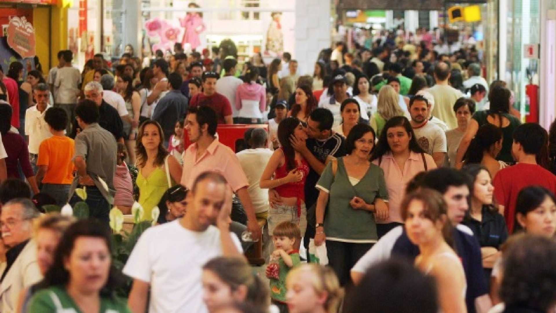Lojas começam queima de estoque do Natal nesta terça-feira