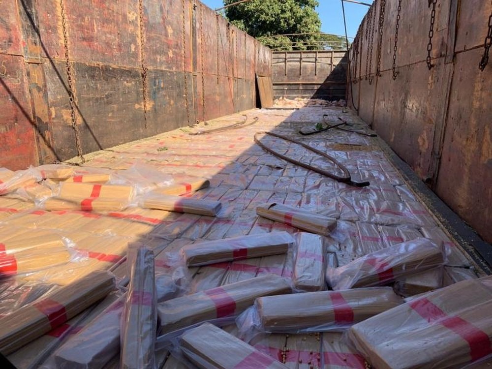 PRF apreende mais de 1 tonelada de maconha escondida em carreta PRF/Divulgação